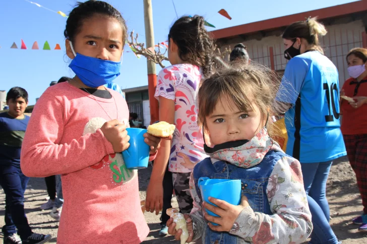 El chocolate para los chicos fue con barbijos, distanciamiento y sin juegos