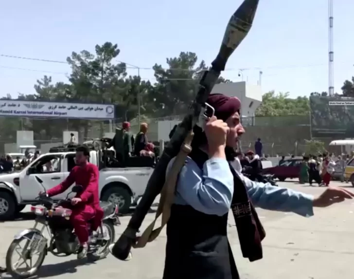 Pánico en Kabul, mientras un talibán asegura un “gobierno islámico inclusivo” Pánico en Kabul, mientras un talibán asegura un “gobierno islámico inclusivo”