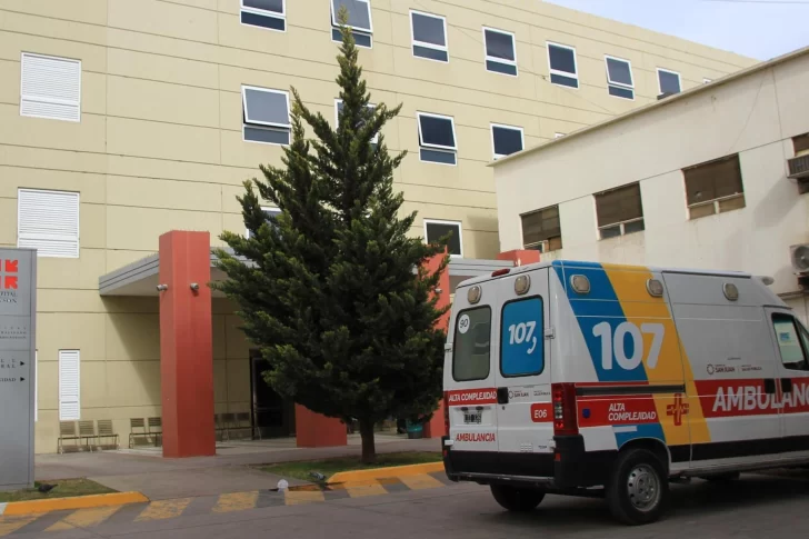 Una niña de 11 años fue atropellada por una moto mientras andaba en bicicleta y quedó internada