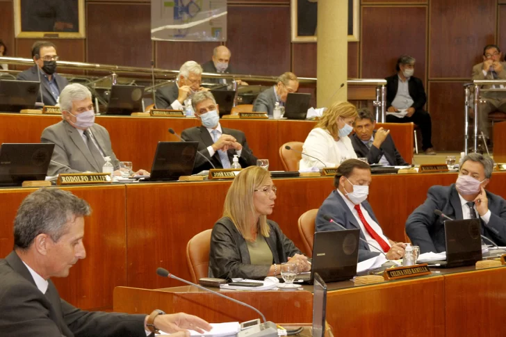 Con la ley electoral nueva, cada candidato a gobernador no puede tener más de un postulante a intendente