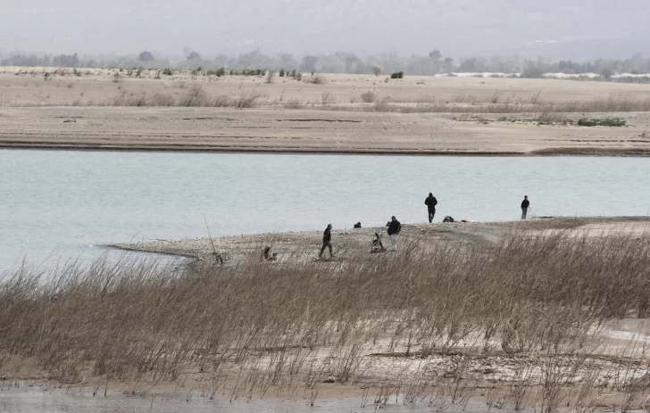 Preocupa la seguridad de los diques sobre el río por el bajo nivel de agua que tienen