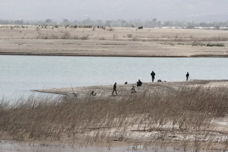 Preocupa la seguridad de los diques sobre el río por el bajo nivel de agua que tienen