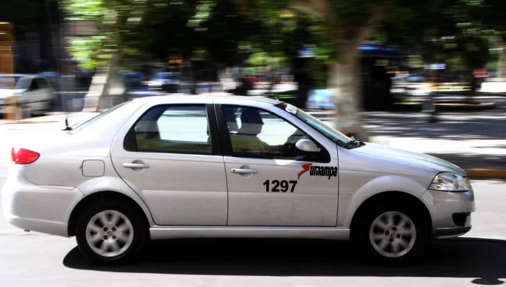 Los taxis y remises tendrán franjas de color para diferenciarse de los truchos Los taxis y remises tendrán franjas de color para diferenciarse de los truchos