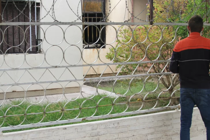 Queman parte de una casa de un barrio chimbero, ¿fue para echar a usurpadores?