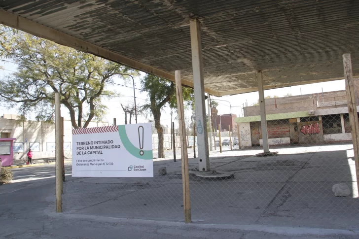 Multan hasta con $250.000 a los dueños de terrenos baldíos, con basura y sin cerrar