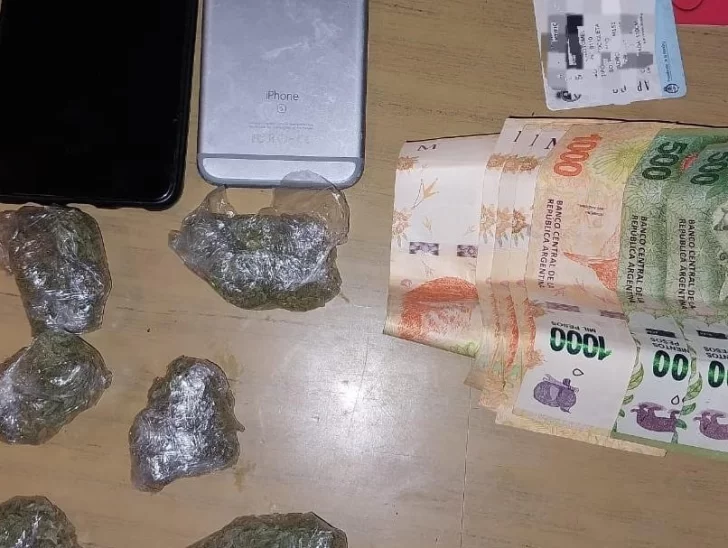 Caen con droga y plata