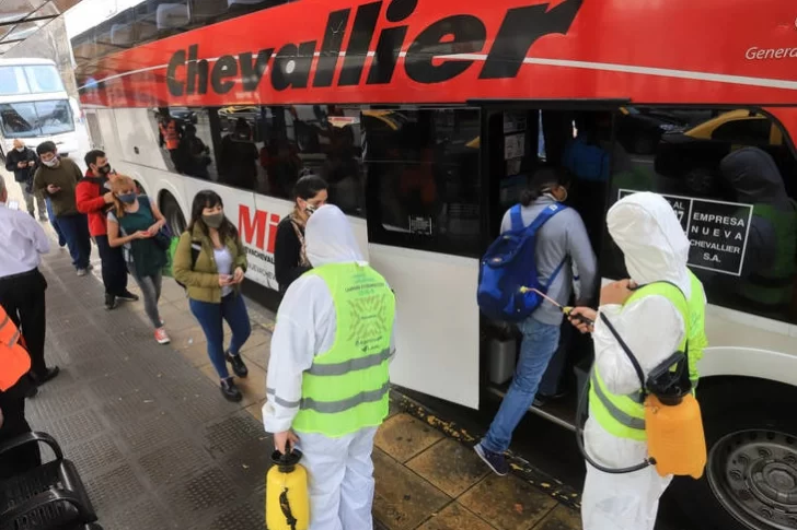 Tendrán tope de pasajeros micros de media y larga distancia y trenes
