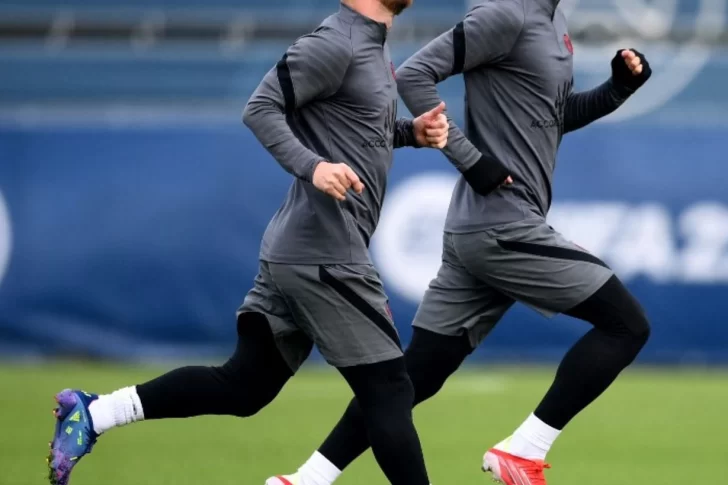Lio entrenó a la par de sus compañeros en el PSG