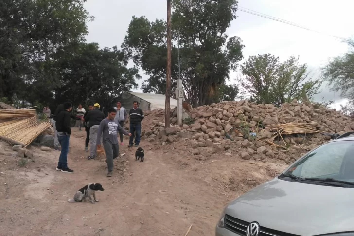 Un club de autos mendocino trajo ayuda para familias afectadas por el terremoto