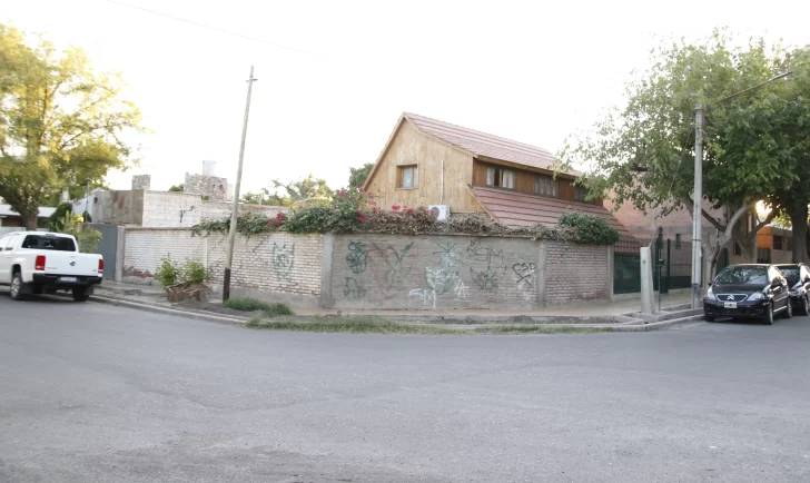 Le quiebran un brazo y le parten 2 dientes, para robarle el celular y estudios médicos