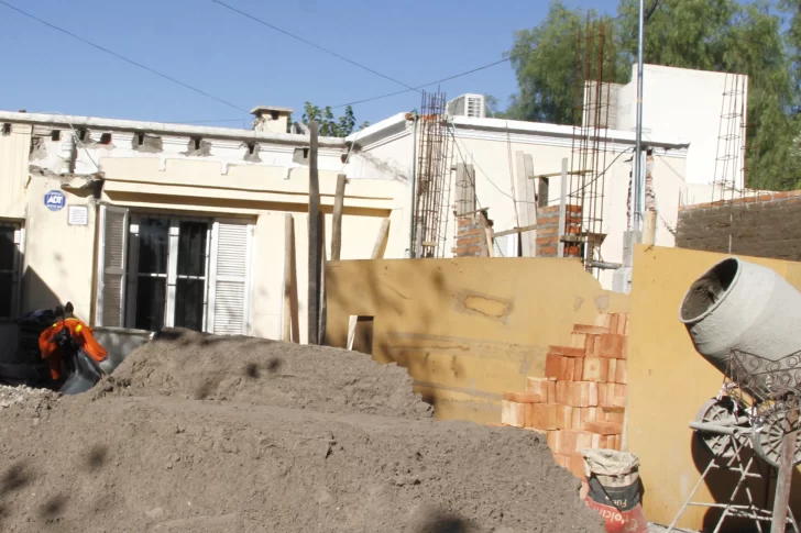 Atribuyen al salto del dólar las subas de costos de construcción