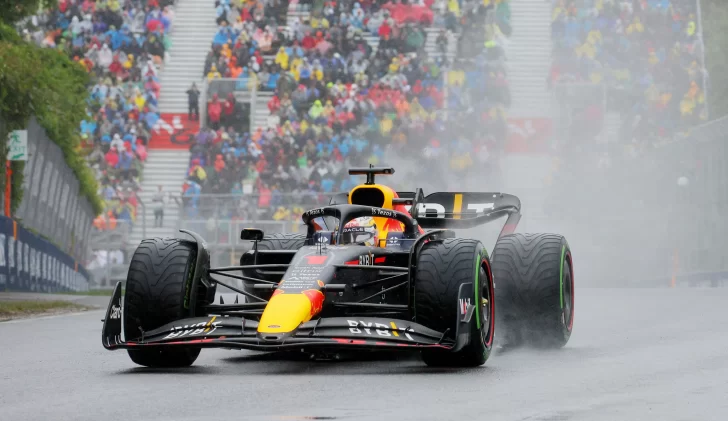 Verstappen dominó bajo la lluvia