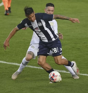 La “T” se afirma arriba