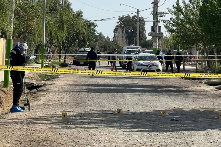 Dos hermanos mataron de cinco puntazos a un joven rival con el que tenían problemas