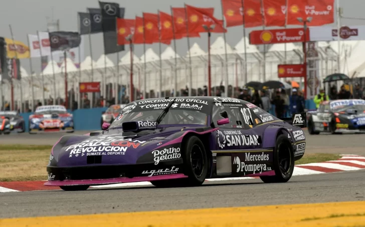 Desde atrás y pese a algunas lloviznas, Tobías Martínez fue octavo en TC Pista