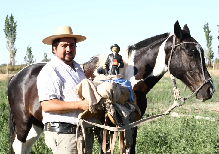 Contra las adversidades, cabalgaron 10 días desde Córdoba con la imagen de Brochero Contra las adversidades, cabalgaron 10 días desde Córdoba con la imagen de Brochero