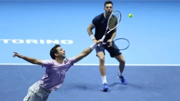 Caída de Zeballos en dobles, pero adentro