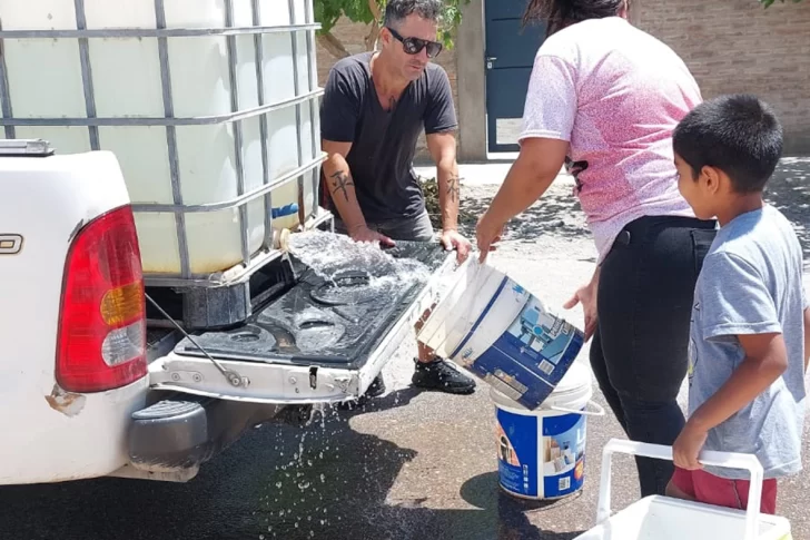 Zonda: la odisea de más de 700 familias que viven sin agua en pleno calor extremo