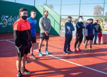 Pádel gratis y con fines sociales en 25 de Mayo Pádel gratis y con fines sociales en 25 de Mayo