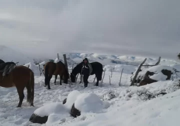 Soportando el frío para ayudar en zonas rurales Soportando el frío para ayudar en zonas rurales