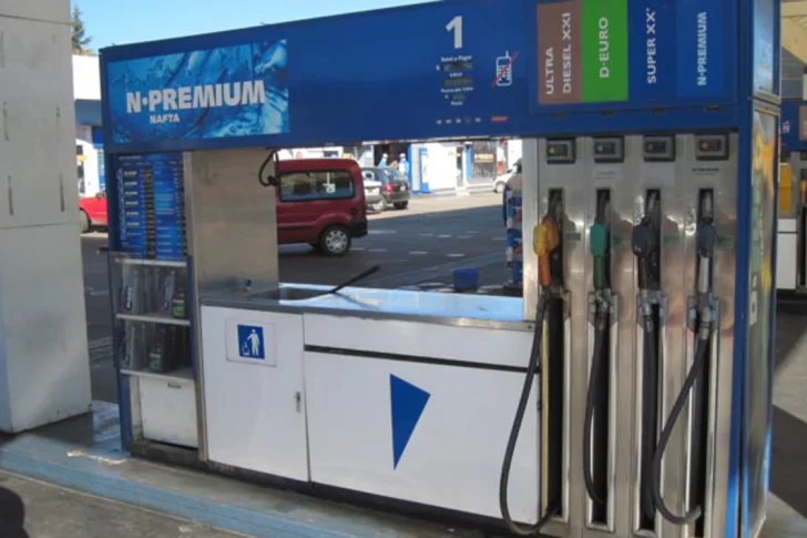 Aumentaron 4,5% las naftas en el interior del país y 6% en el AMBA