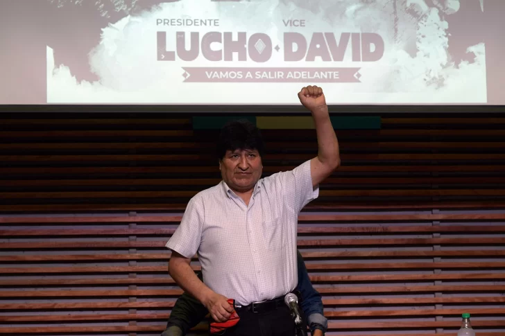 Evo Morales celebra la victoria de su partido y coquetea con regresar a su Bolivia natal