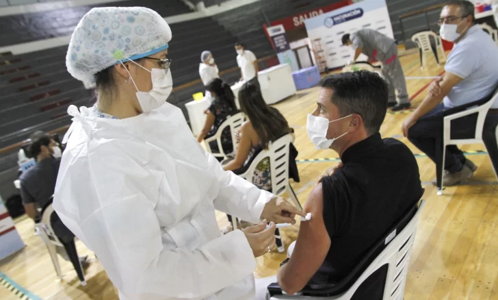 Empezaron a vacunar con la segunda dosis a 1.000 trabajadores de la salud Empezaron a vacunar con la segunda dosis a 1.000 trabajadores de la salud