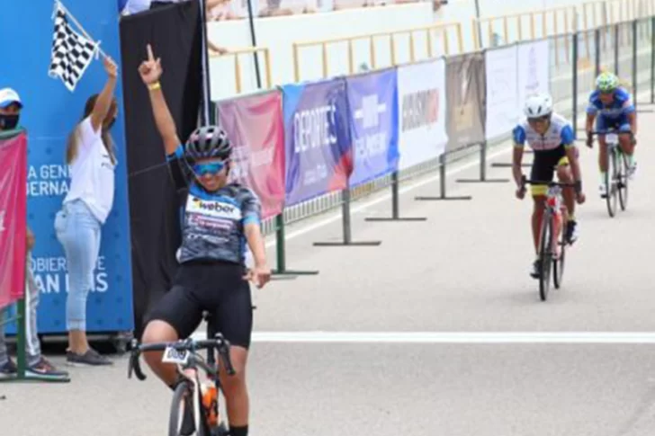 Maribel bautizó al Grand Prix puntano