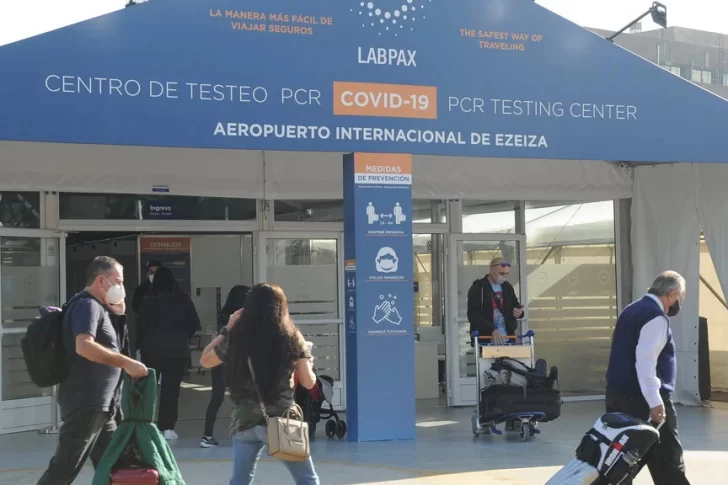 Detectan contagio con variante delta en un pasajero que llegó de EEUU