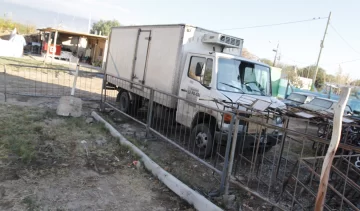 Un anciano falleció atropellado por tres vehículos y quedó destrozado en Ruta 40