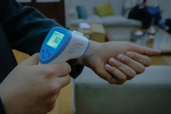 Cruz Roja donó termómetros a la Policía