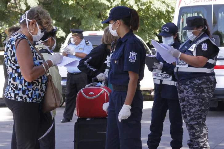 Repatriados: el aislamiento en hoteles seguirá unos meses más