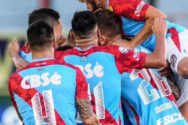 Arsenal define su pase contra Cristal