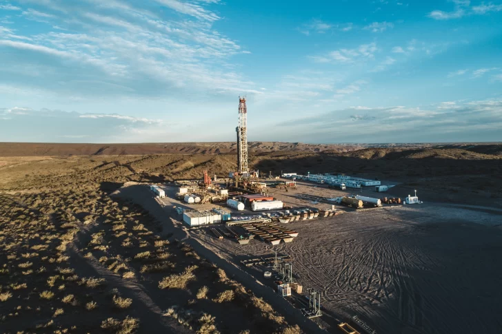 Impulsan inversiones petroleras asegurando exportación y divisas