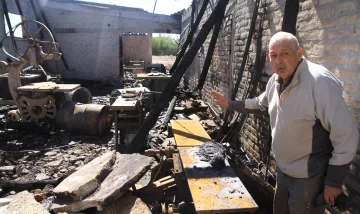 Pierden unos 15 millones en una carpintería, el fuego destruyó dos galpones y un depósito