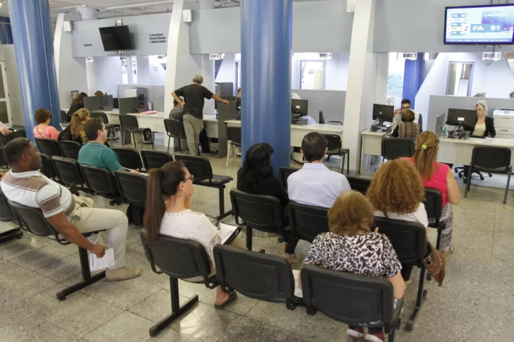 Aseguran que no recortarán partidas para congelar la tarifa del agua