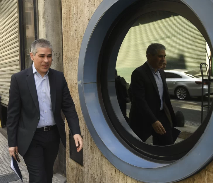 Un delfín ultra K desembarca en YPF Un delfín ultra K desembarca en YPF