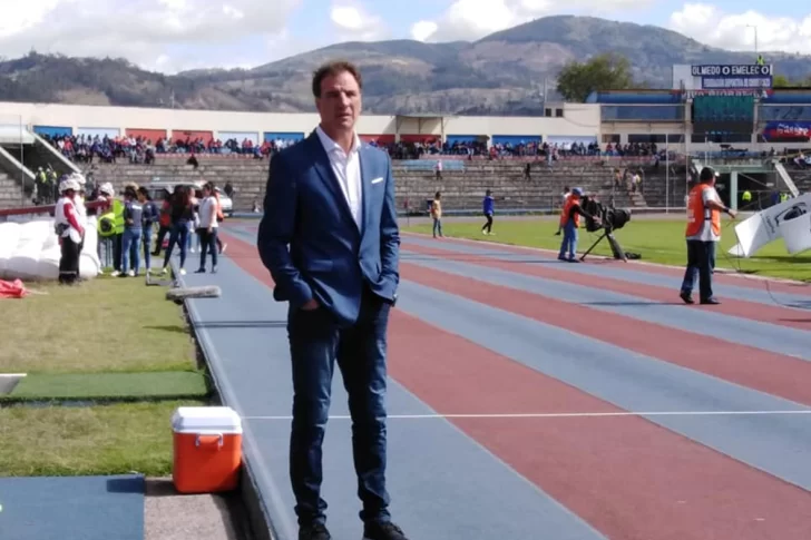 Dillon, entre los libros y la guitarra