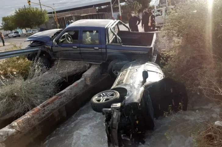 Chocaron y uno fue a parar a un canal