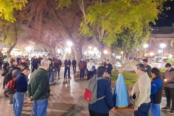 Realizan un rosario para hombres con la idea de incentivarlos a que se acerquen más a Dios