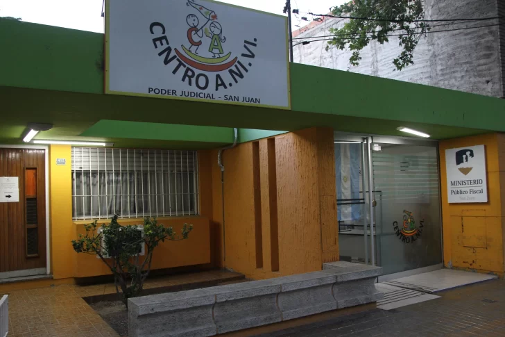 Una mujer recibió un nene para adoptarlo pero abusó de él y terminó corrompiéndolo