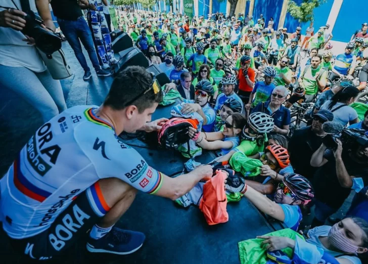 San Juan paseó su pasión por La Boca San Juan paseó su pasión por La Boca