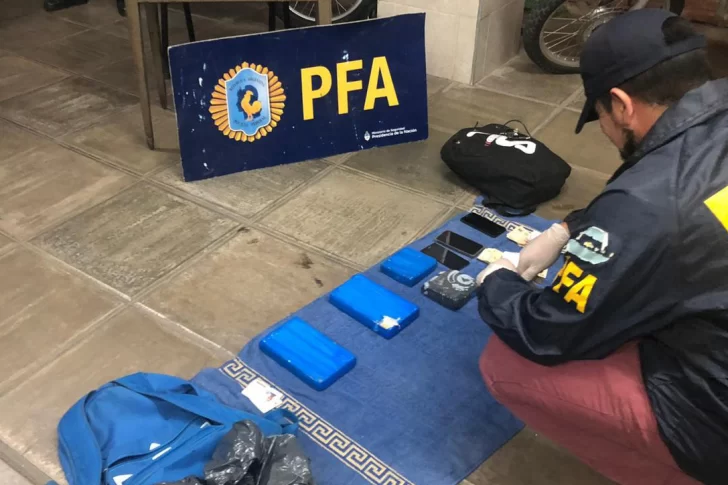 Intentaron entrar cocaína a la provincia, pero fueron sorprendidos por la Federal