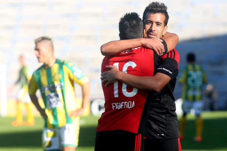 Newell’s le respira cerca