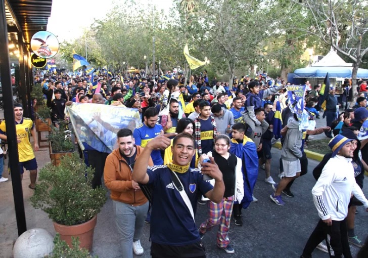 Plaza azul y amarilla Plaza azul y amarilla