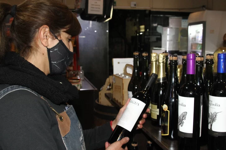 El vino en botella al público volvió a subir este mes un 15% promedio