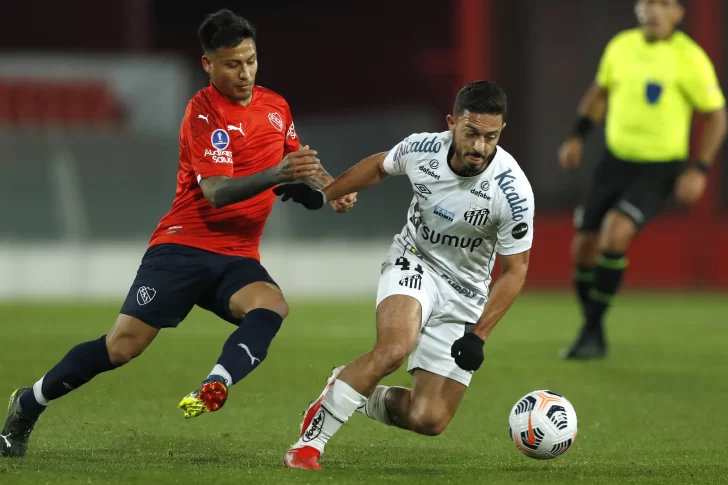 El Rojo pecó de ineficaz y fue eliminado por Santos