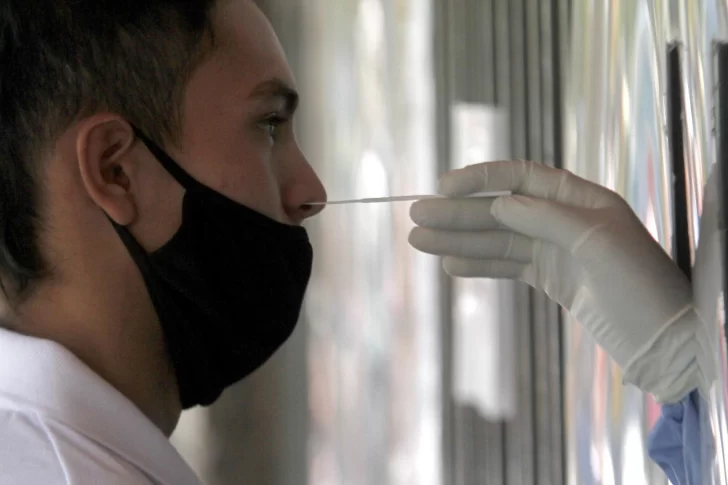 El porcentaje de positividad creció más del triple en un mes