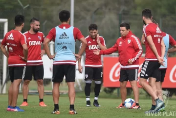Volvió a entrenar sin Angileri y con Montiel en observación Volvió a entrenar sin Angileri y con Montiel en observación