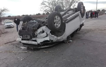 Volcó y salió quebrado Volcó y salió quebrado